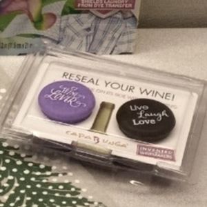 NIB CapaBunga Wine Caps in purple and black